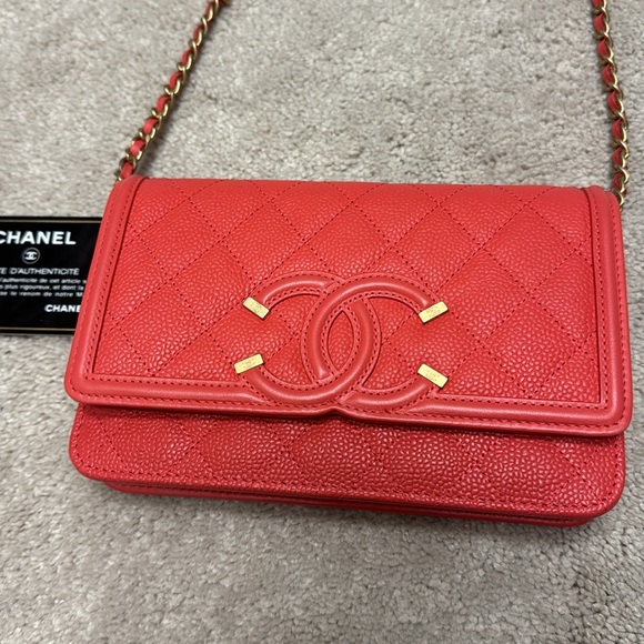 Chanel wallet on a chain - Picture 2 of 8